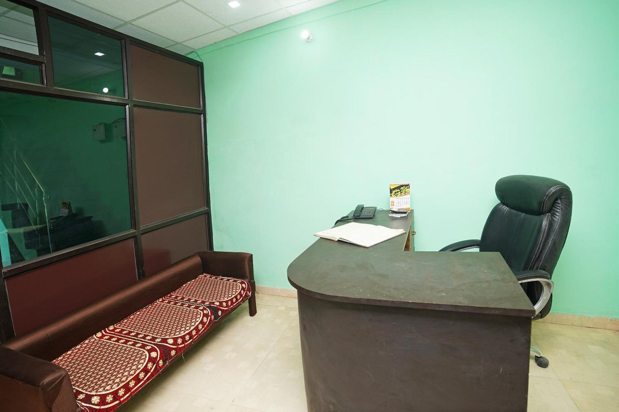 Hotel O Paras Guest House & Restaurant Haldwani Exterior photo